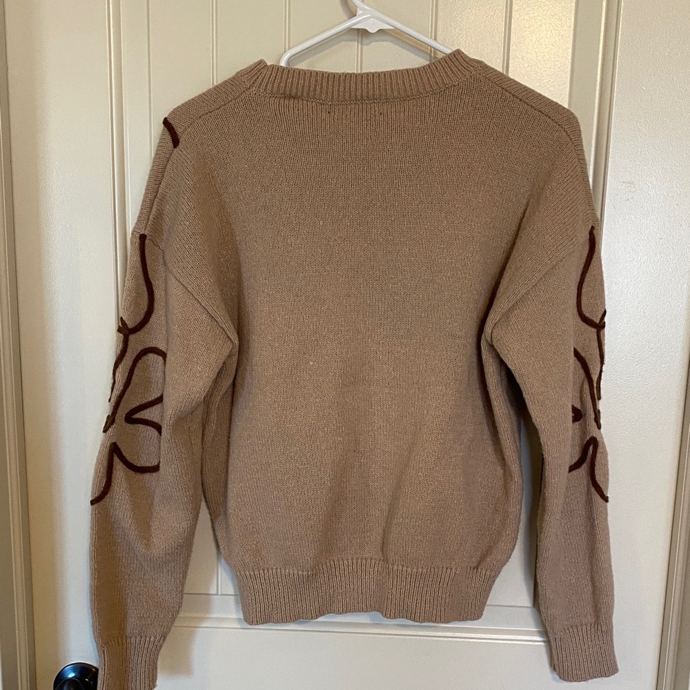 Elegant Tan Floral Sweater - Picture 3 of 3